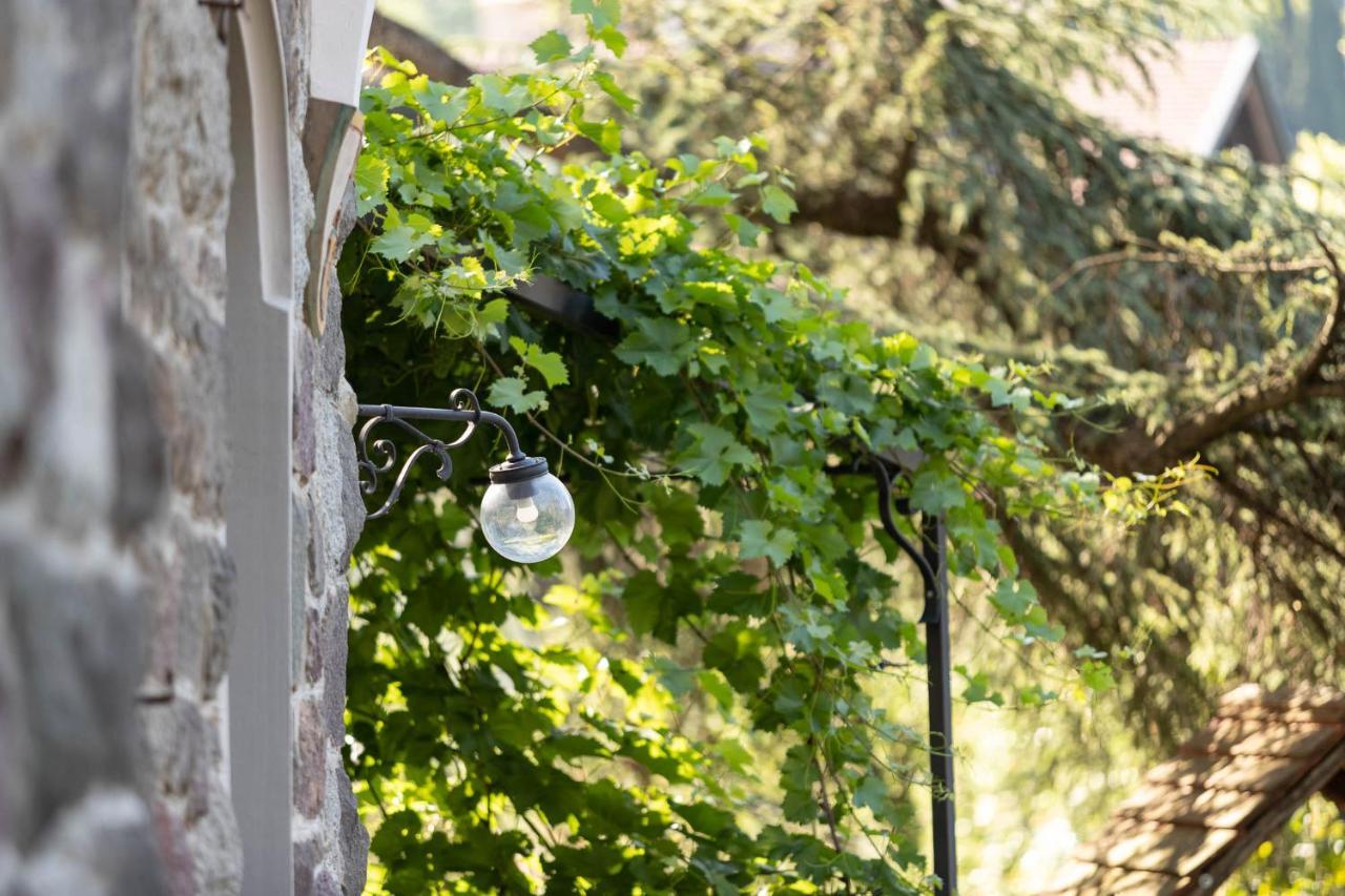 Apartamento Der Ladurner Hof - Wohnen Am Weinberg Merano Exterior foto